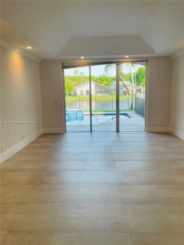 Empty room, Interior, Recessed Lighting