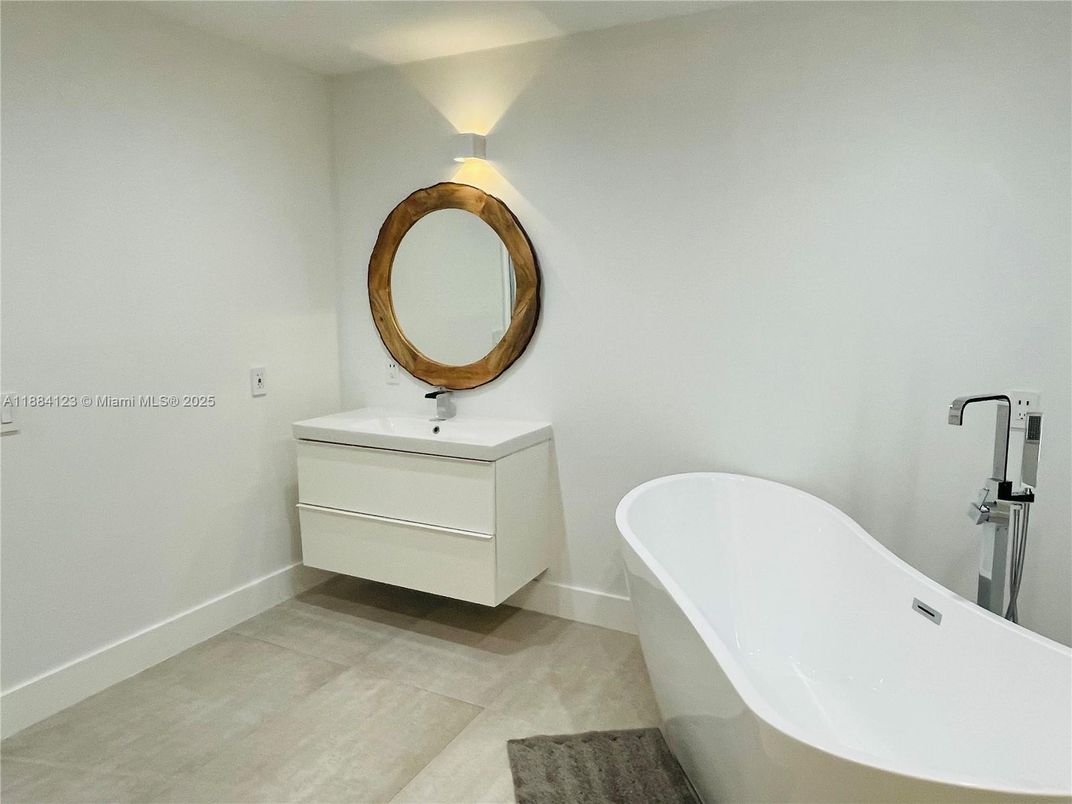 Bathroom, Free Standing Baths, Interior