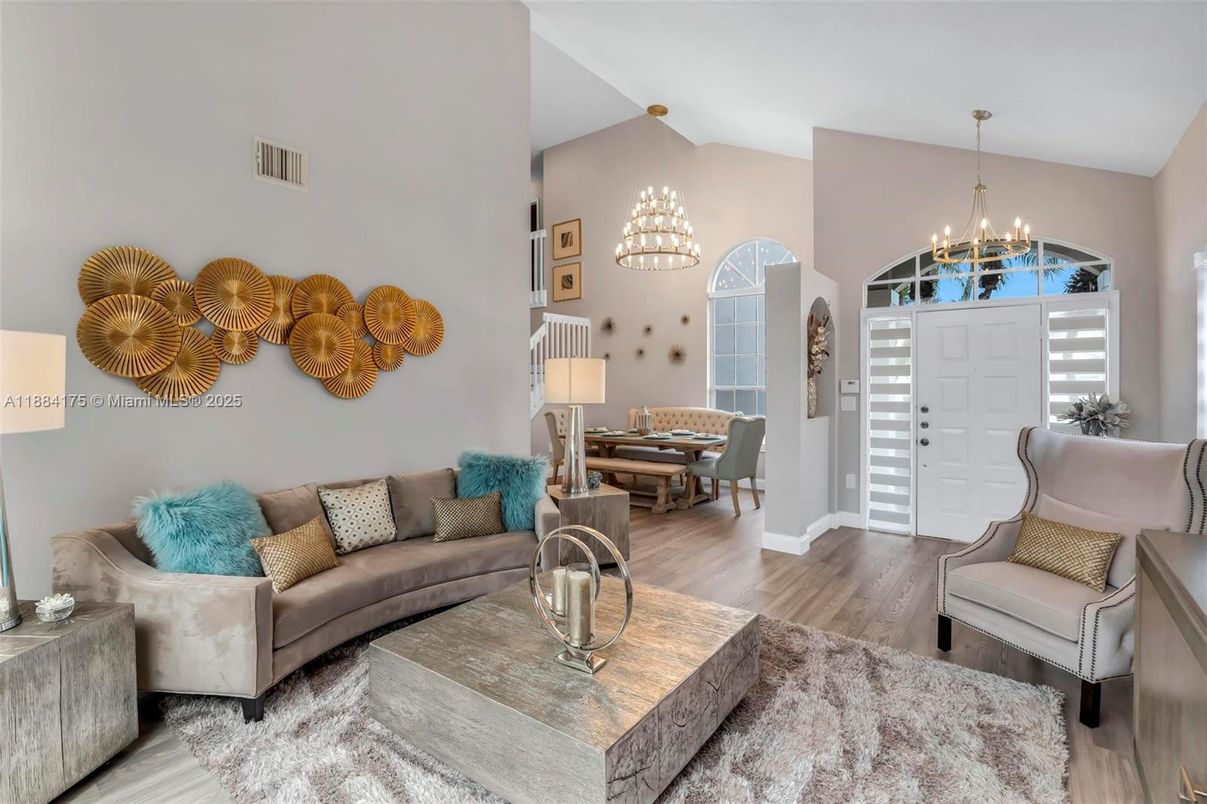 Chandelier, Dining room, Interior, Living room, Pendant Lights, Wood Texture Flooring