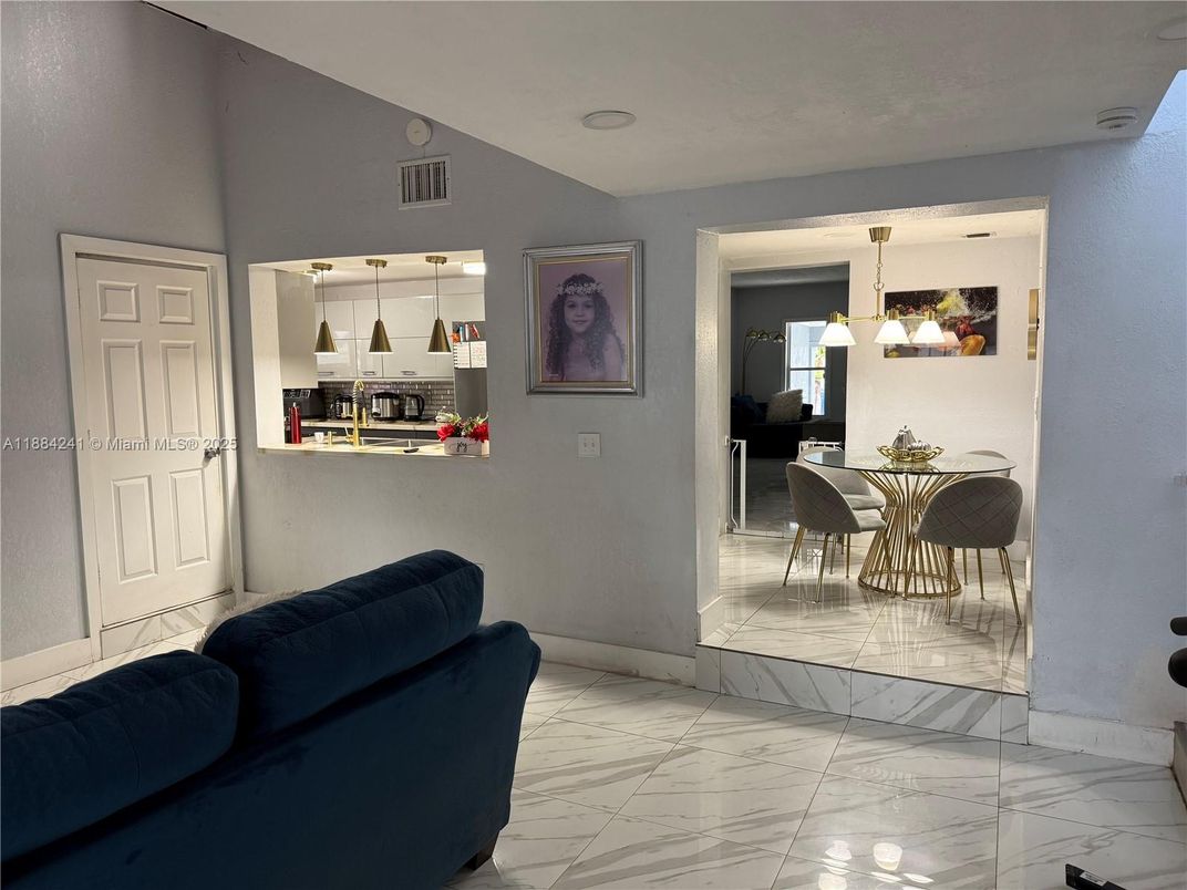 Dining room, Interior, Marble, Pendant Lights