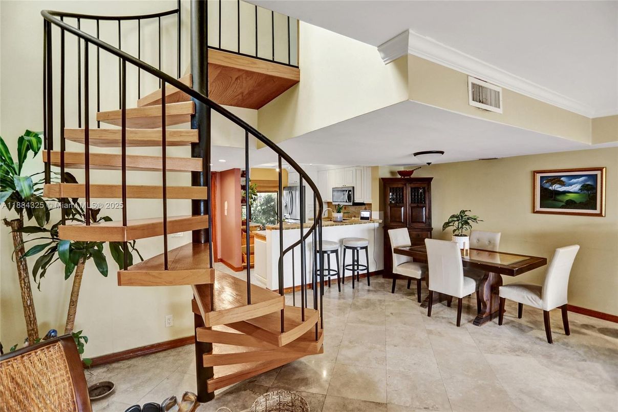 Dining room, Interior
