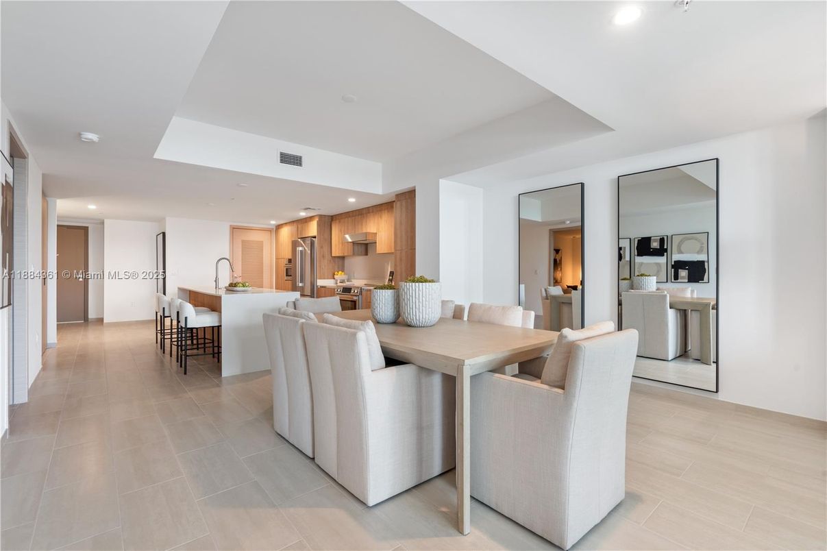 Dining room, Interior, Kitchen, Recessed Lighting