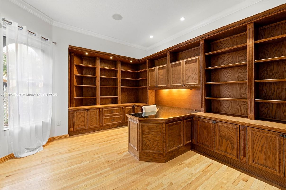 Home Office, Interior, Recessed Lighting, Wood Texture Flooring