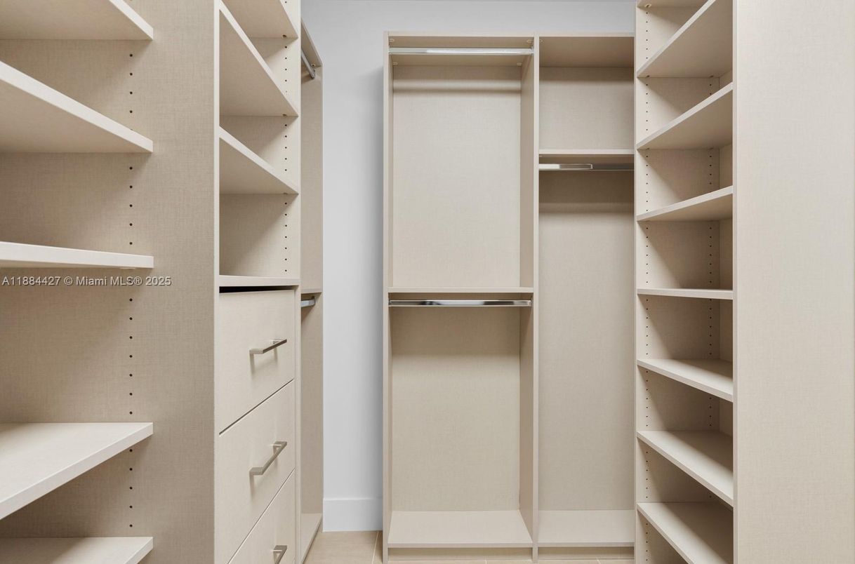 Interior, Walk-in Closets