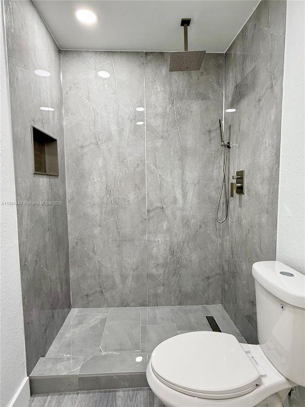 Bathroom, Interior, Marble Walls, Recessed Lighting