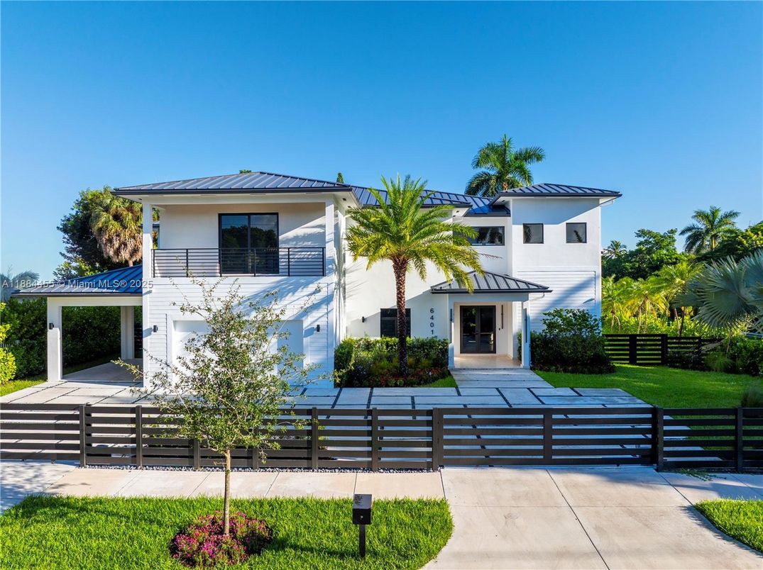 Attached, Backyard, Exterior, Facade, Solar Panels, Modern
