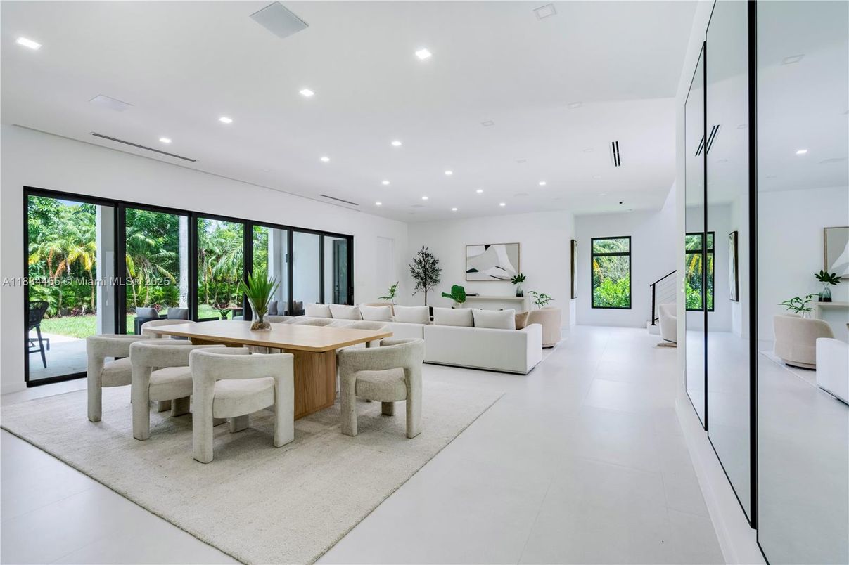 Dining room, Interior, Living room, Recessed Lighting