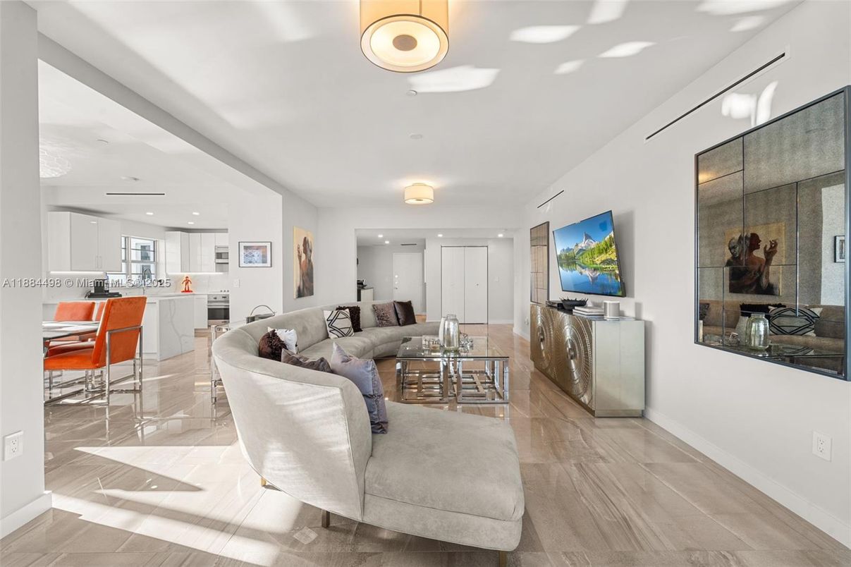Interior, Kitchen, Living room, Recessed Lighting, Wood Texture Flooring
