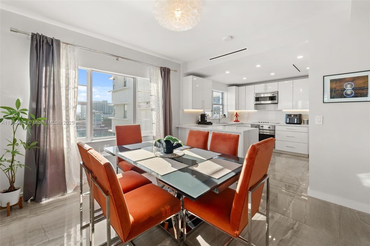 Dining room, Interior, Kitchen, Recessed Lighting, Stainless Steel Appliances