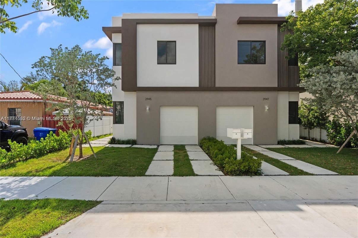 Attached, Exterior, Facade, Modern