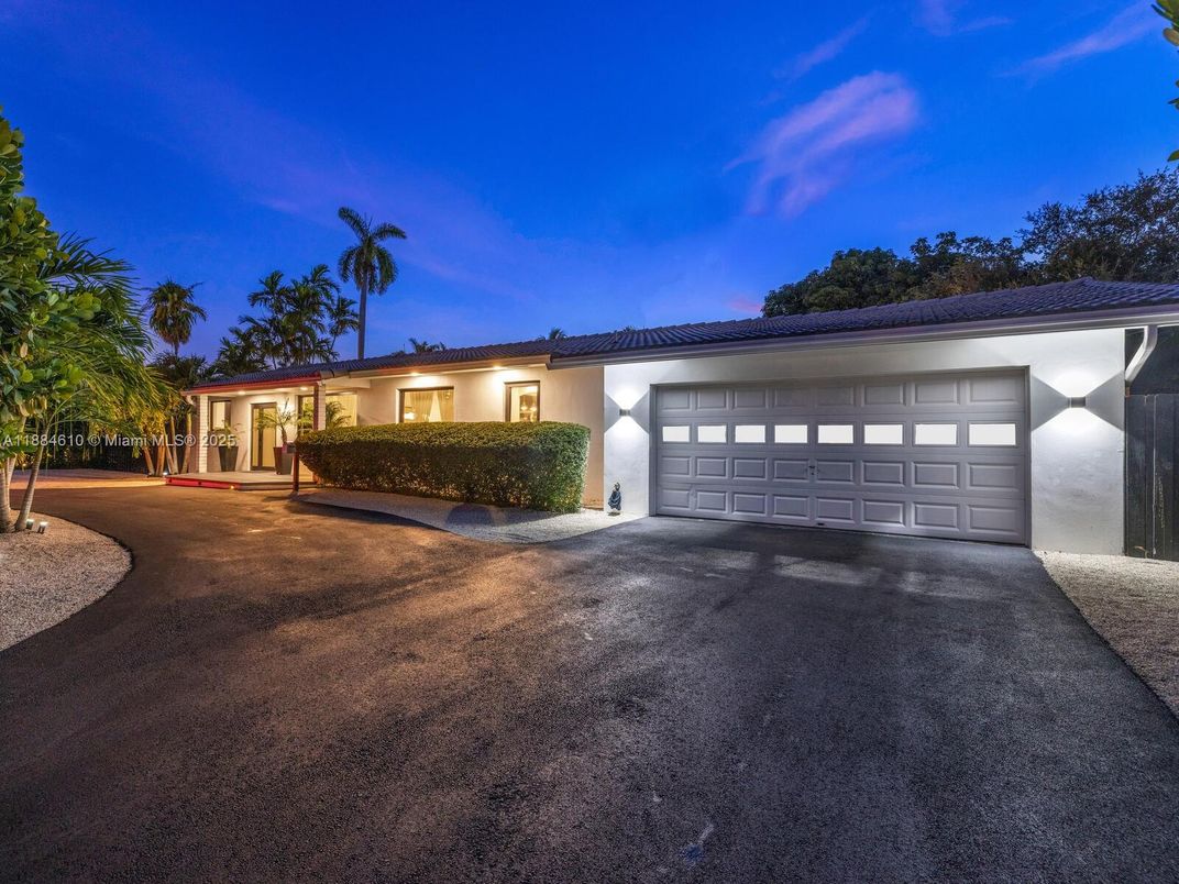 Detached Garage, Exterior