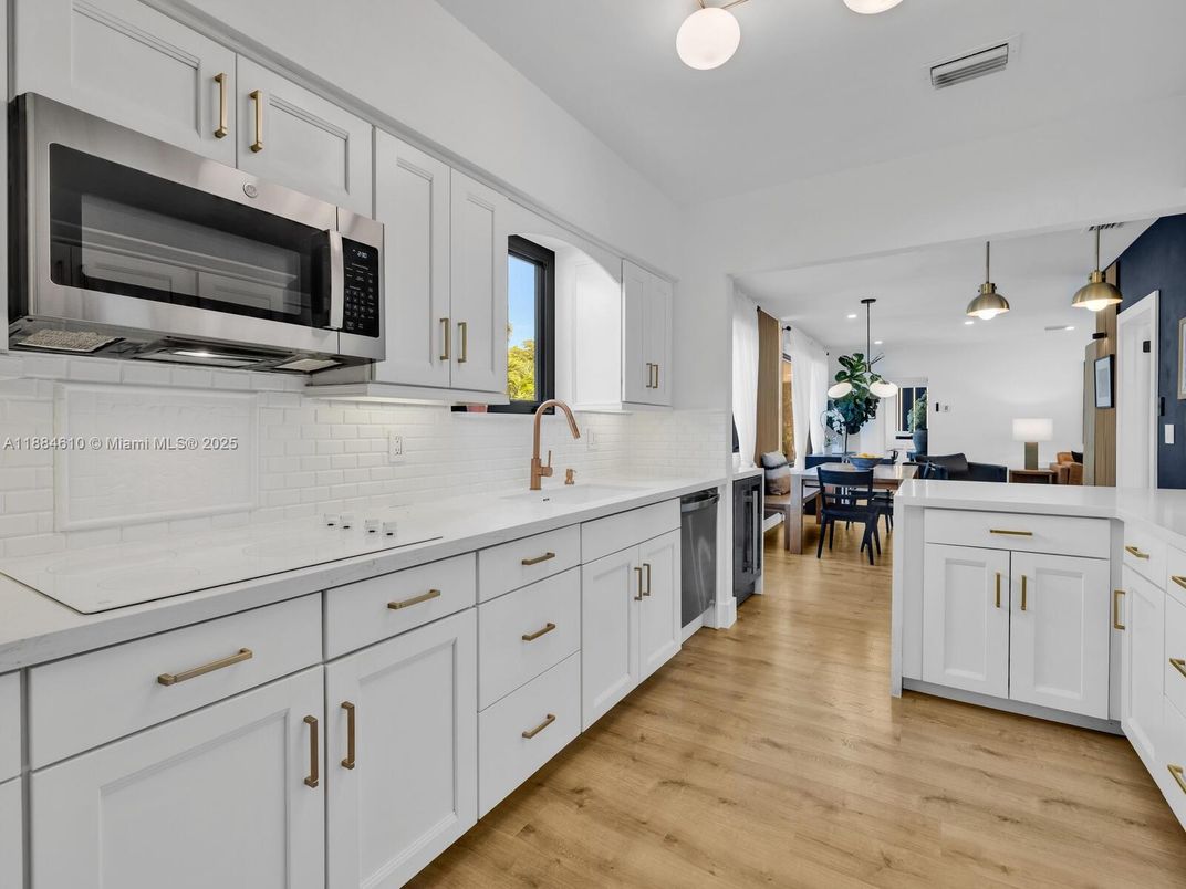 Dining room, Interior, Kitchen, Pendant Lights, Stainless Steel Appliances, Wood Texture Flooring