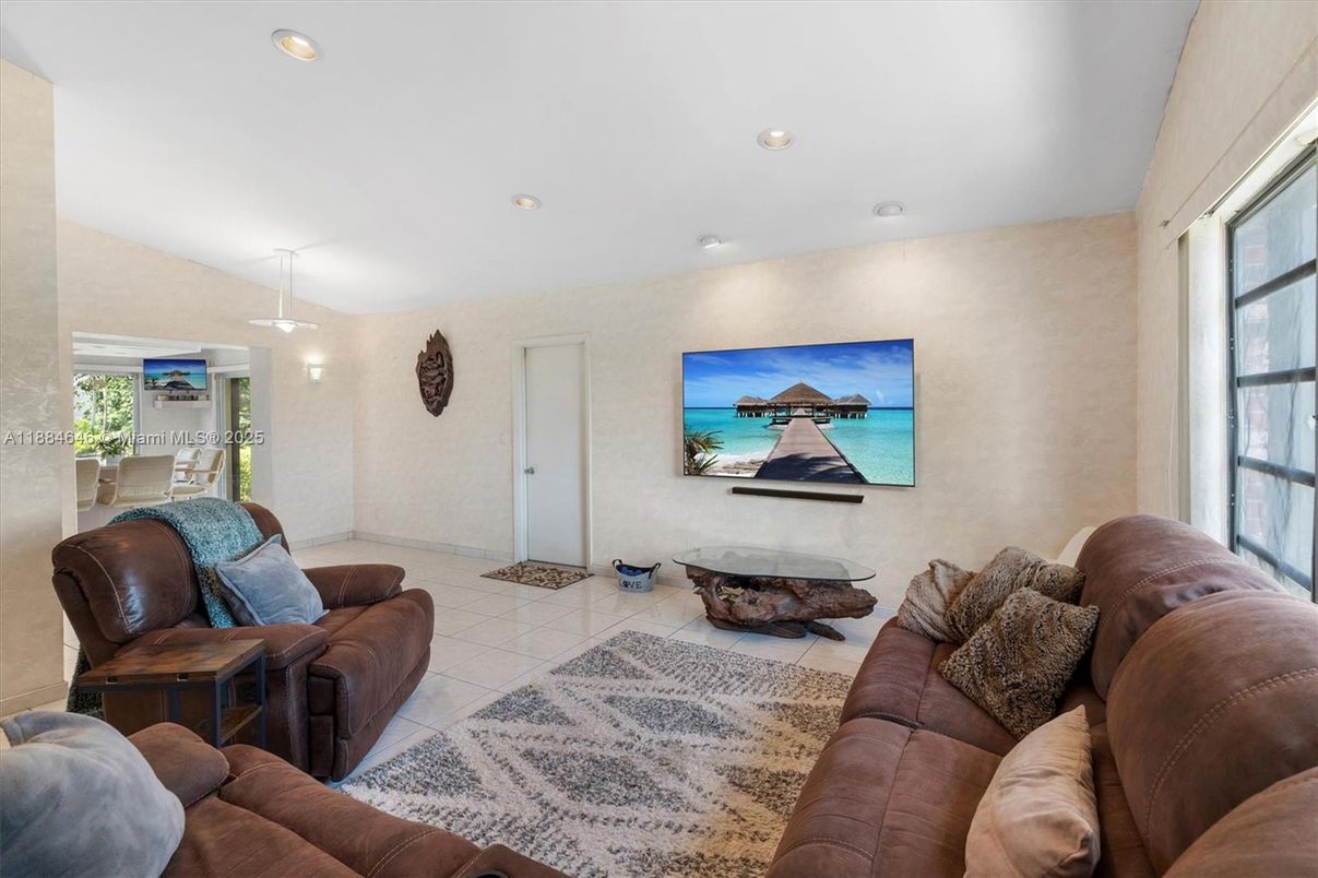 Interior, Living room, Recessed Lighting, Water