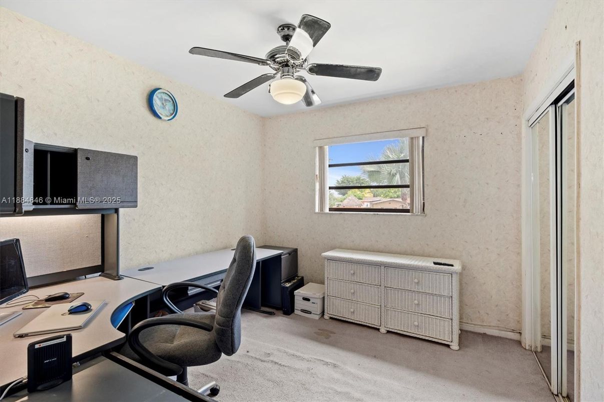 Home Office, Interior