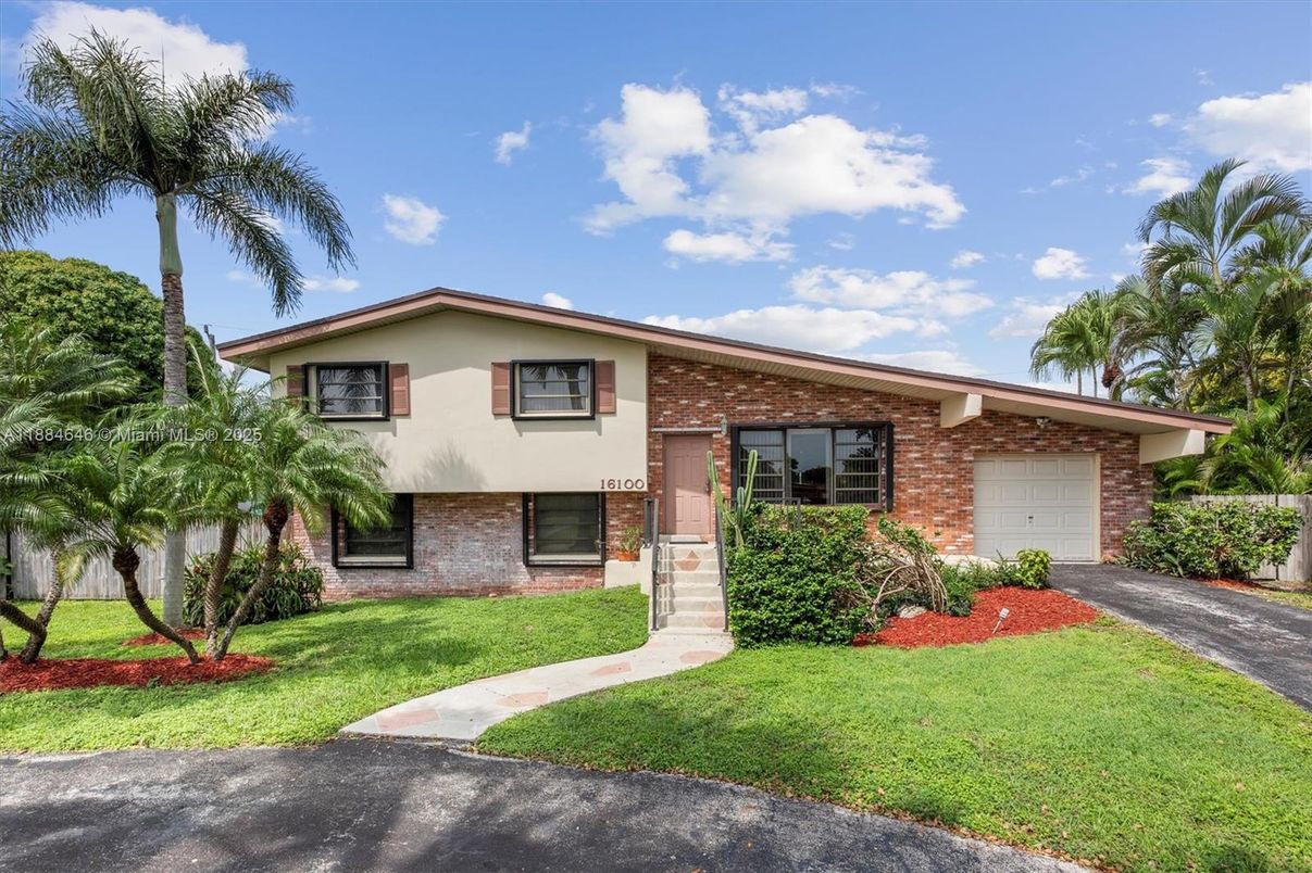 Attached, Exterior, Facade, Brick Facade, Split Level