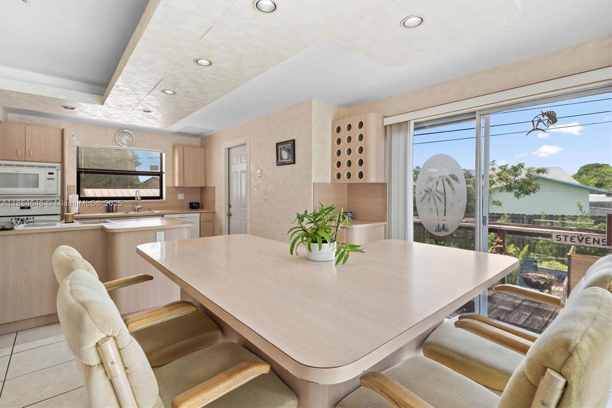 Dining room, Interior, Kitchen, Recessed Lighting