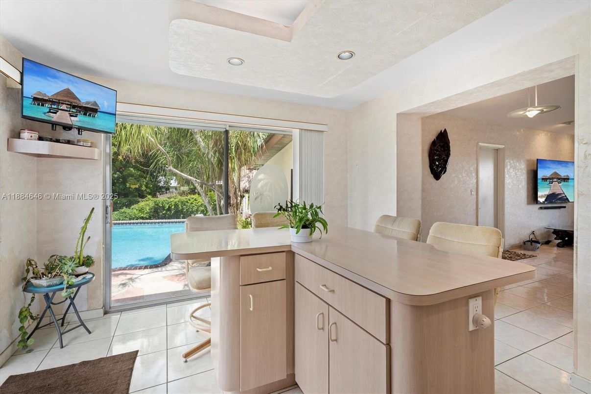 Dining room, Interior, Recessed Lighting