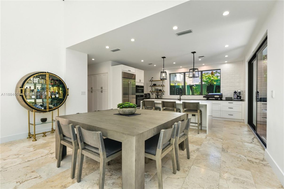 Dining room, Interior, Kitchen, Pendant Lights, Recessed Lighting, Stainless Steel Appliances