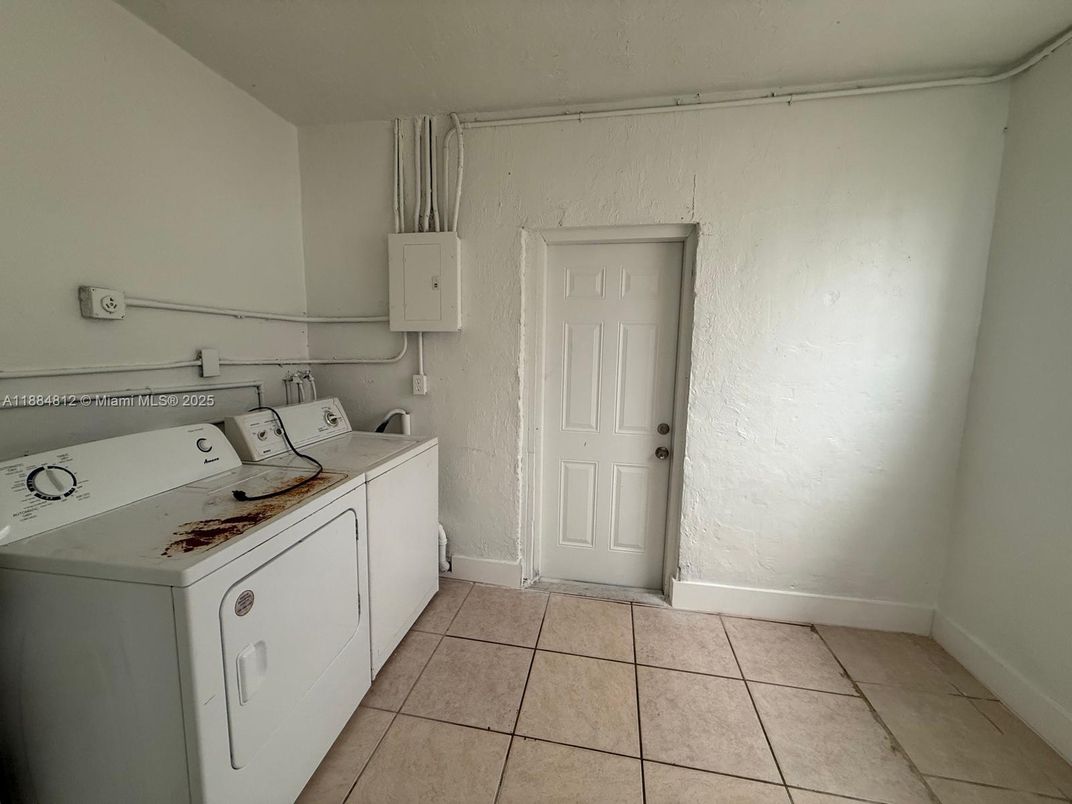 Interior, Washer