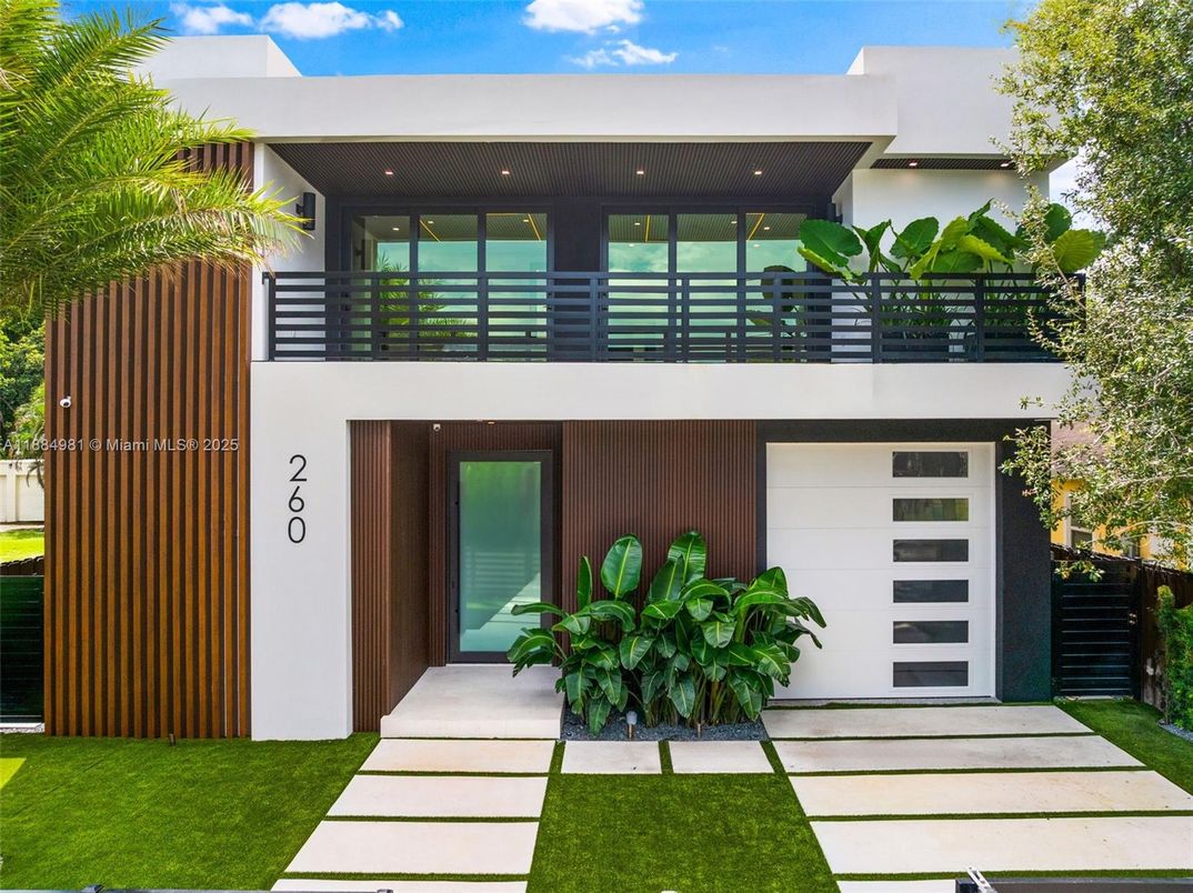 Attached, Exterior, Facade, Modern