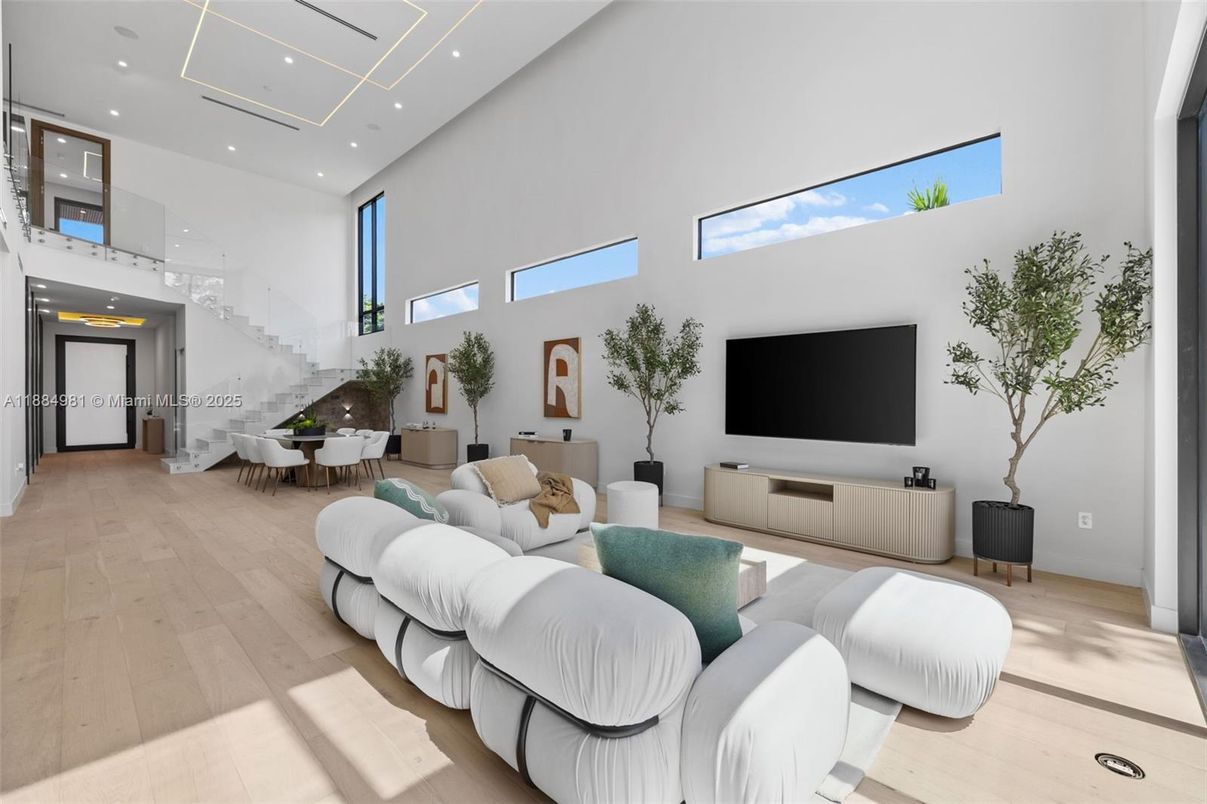Dining room, Interior, Living room, Recessed Lighting, Wood Texture Flooring