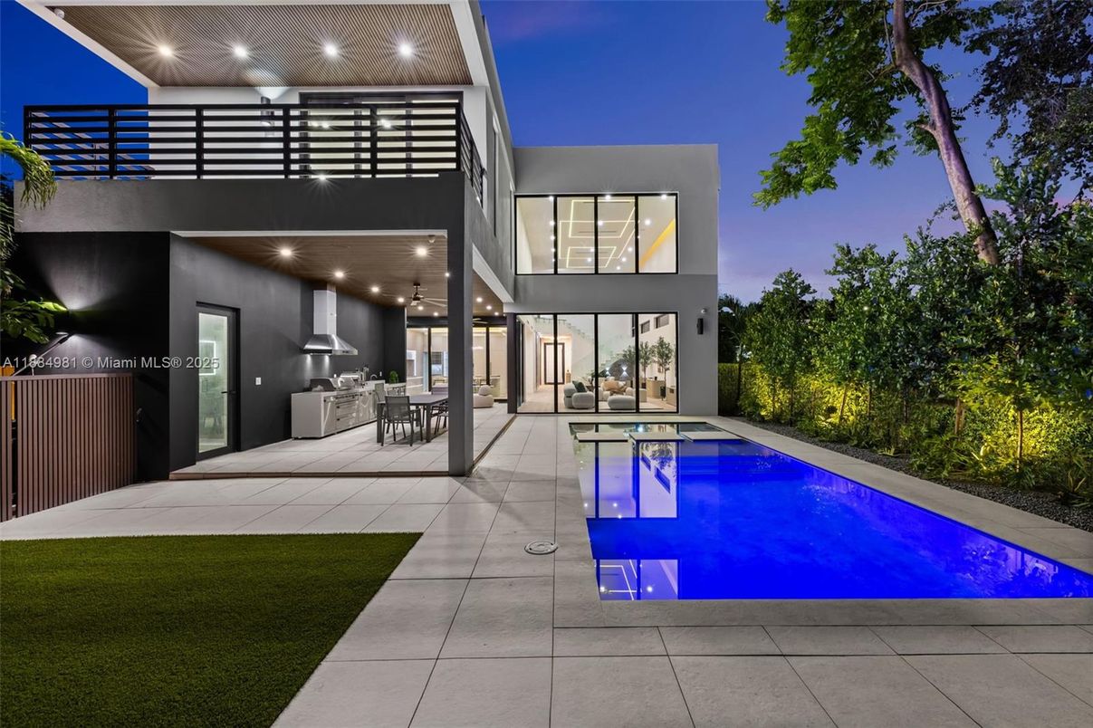 Exterior, Pool