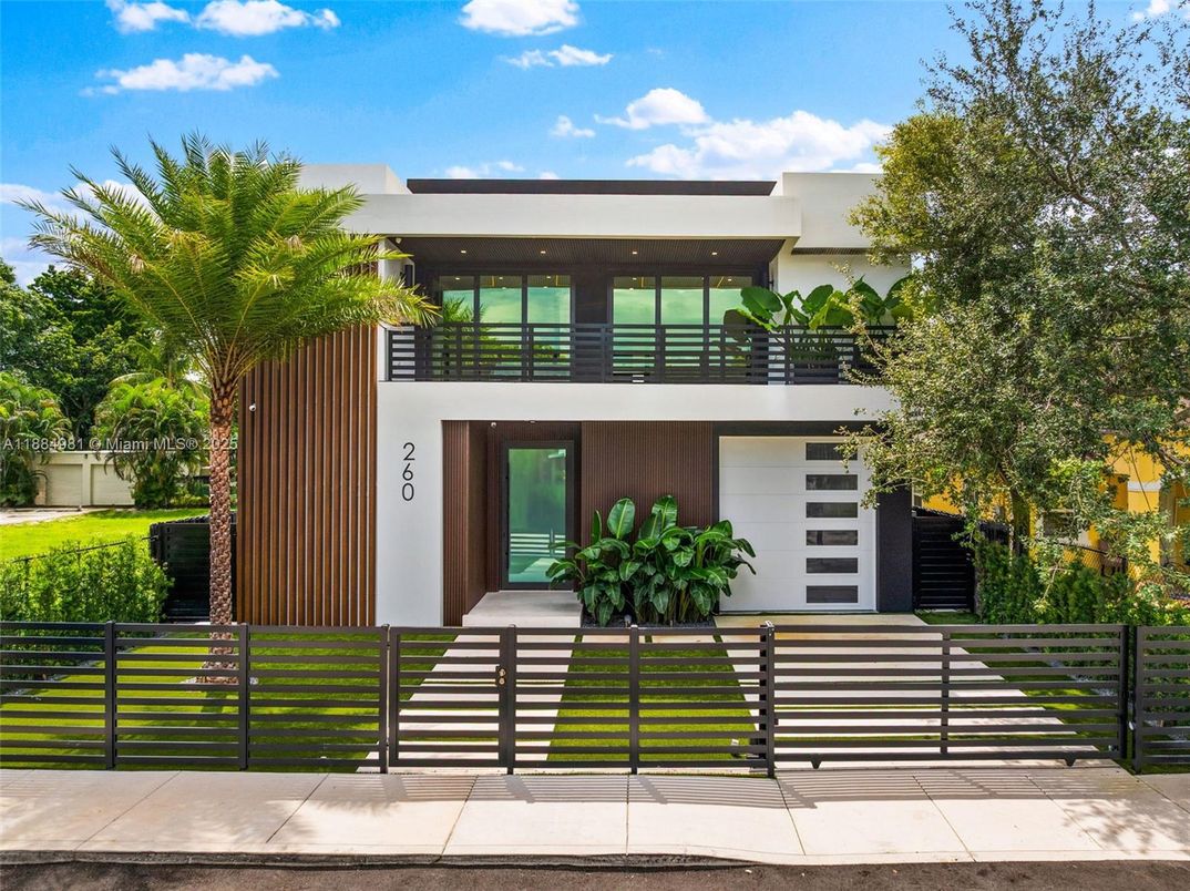 Attached, Exterior, Facade, Modern