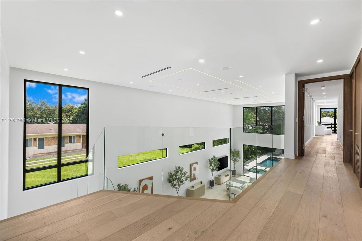 Interior, Recessed Lighting, Wood Texture Flooring
