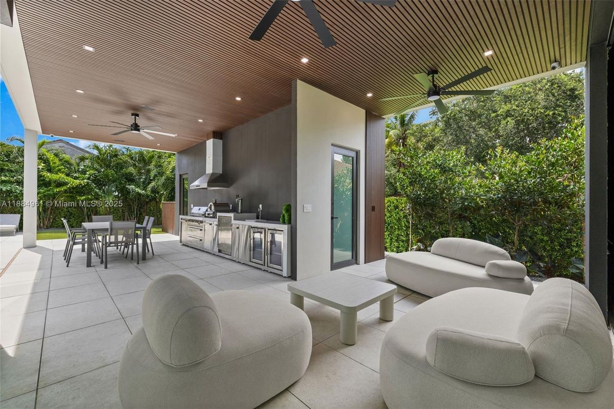 Dining room, Exterior, Outdoor Kitchen, Recessed Lighting