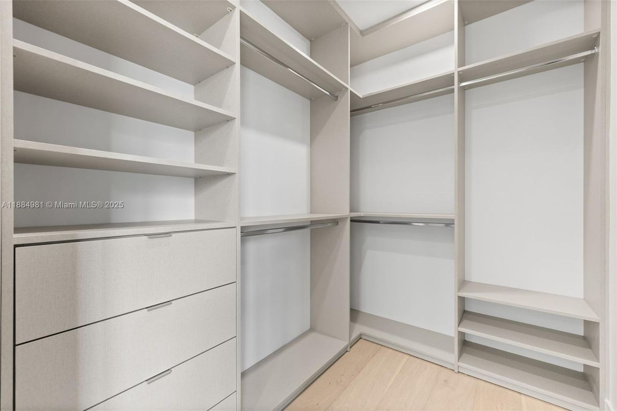 Interior, Walk-in Closets, Wood Texture Flooring