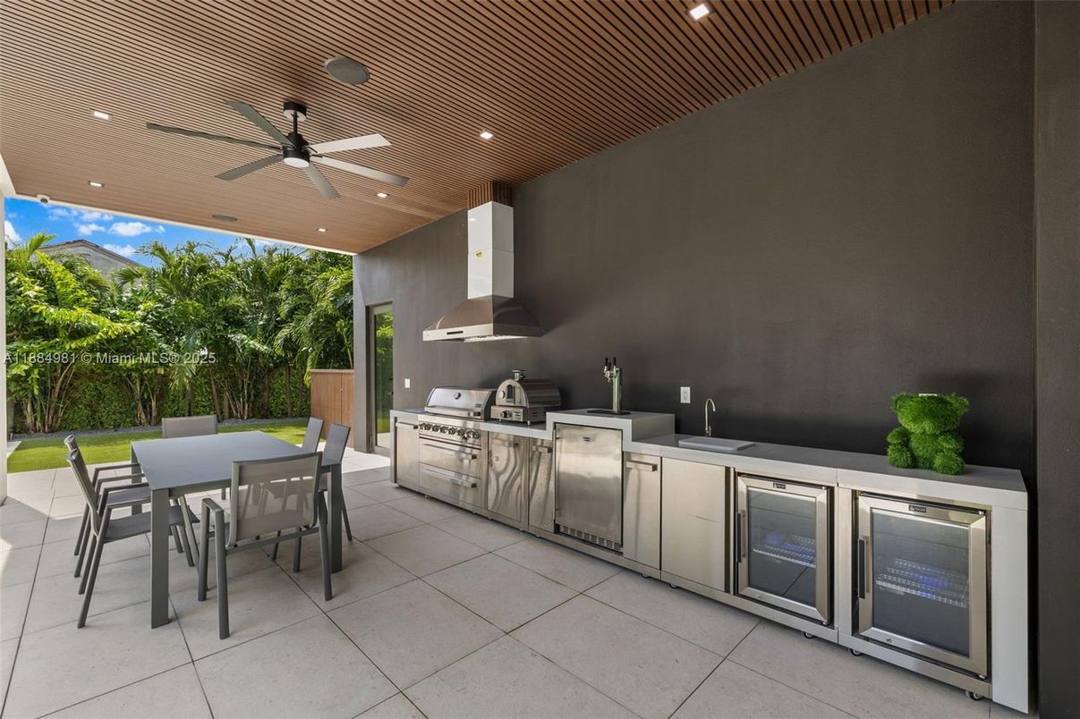 Exterior, Outdoor Kitchen