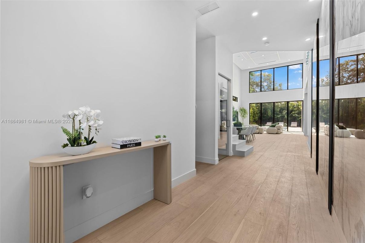 Interior, Recessed Lighting, Wood Texture Flooring