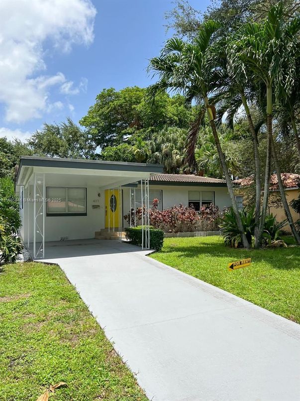 Backyard, Exterior, Facade, Ranch