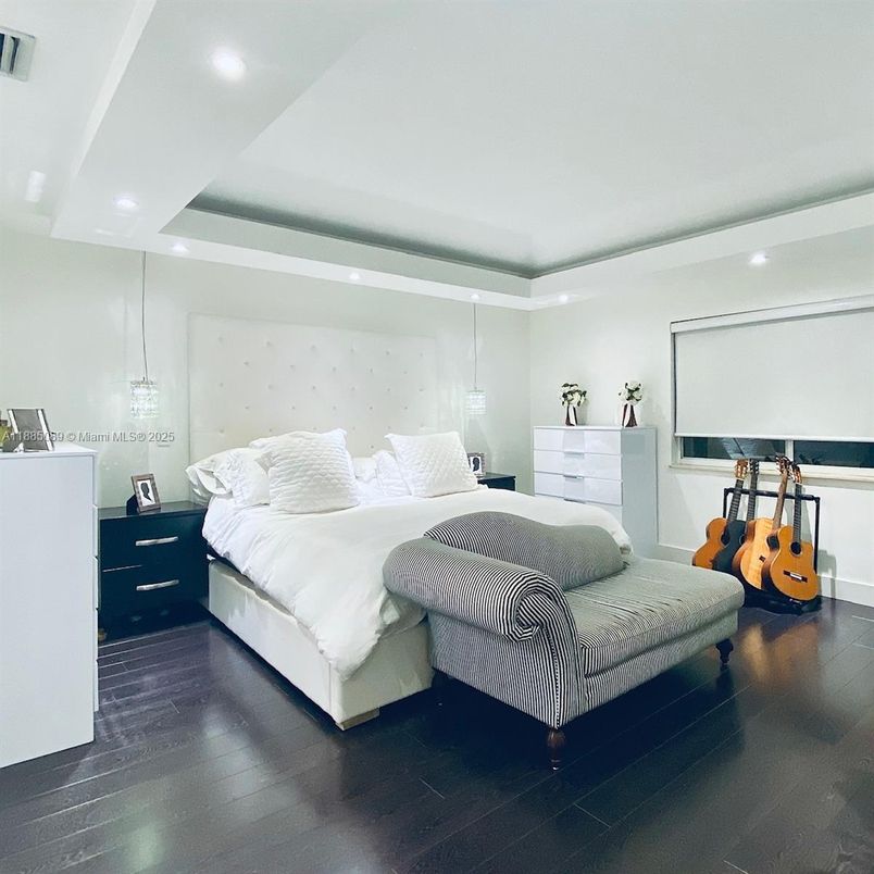 Bedroom, Interior, Pendant Lights, Recessed Lighting, Wood Texture Flooring