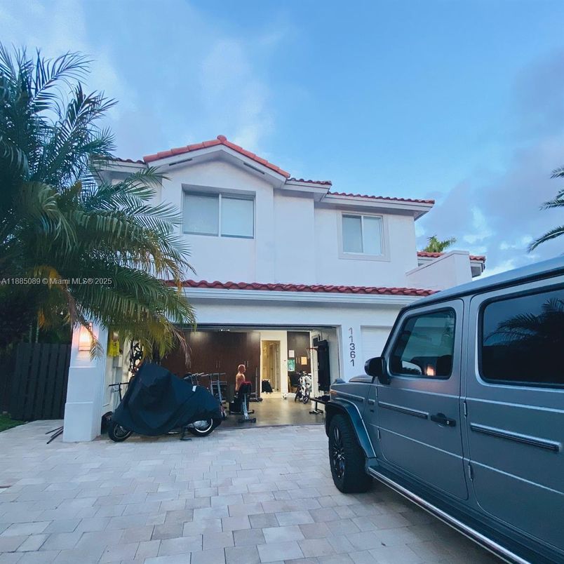 Exterior, Facade, Mediterranean