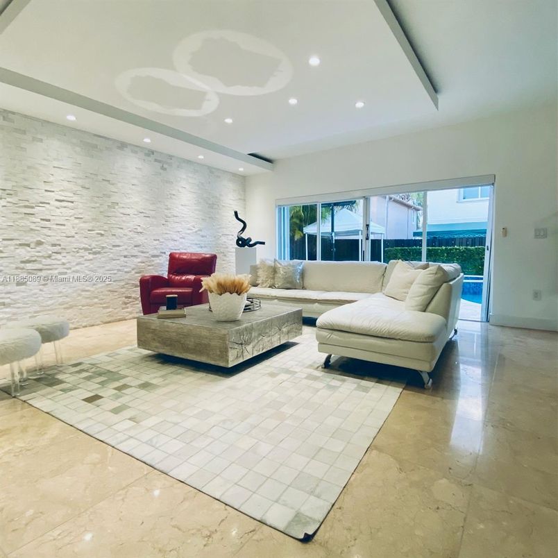 Fitness Equipment, Interior, Living room, Recessed Lighting, Stone Walls