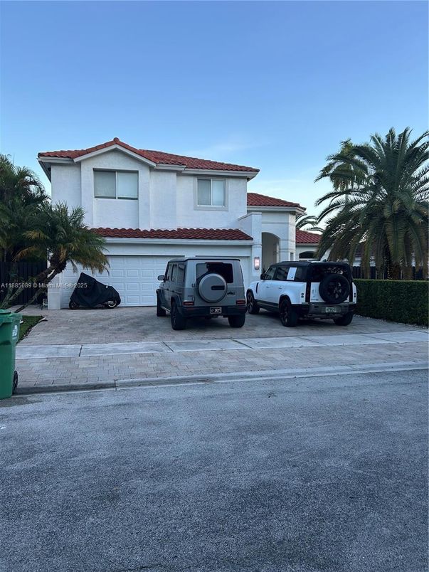 Exterior, Facade, Mediterranean