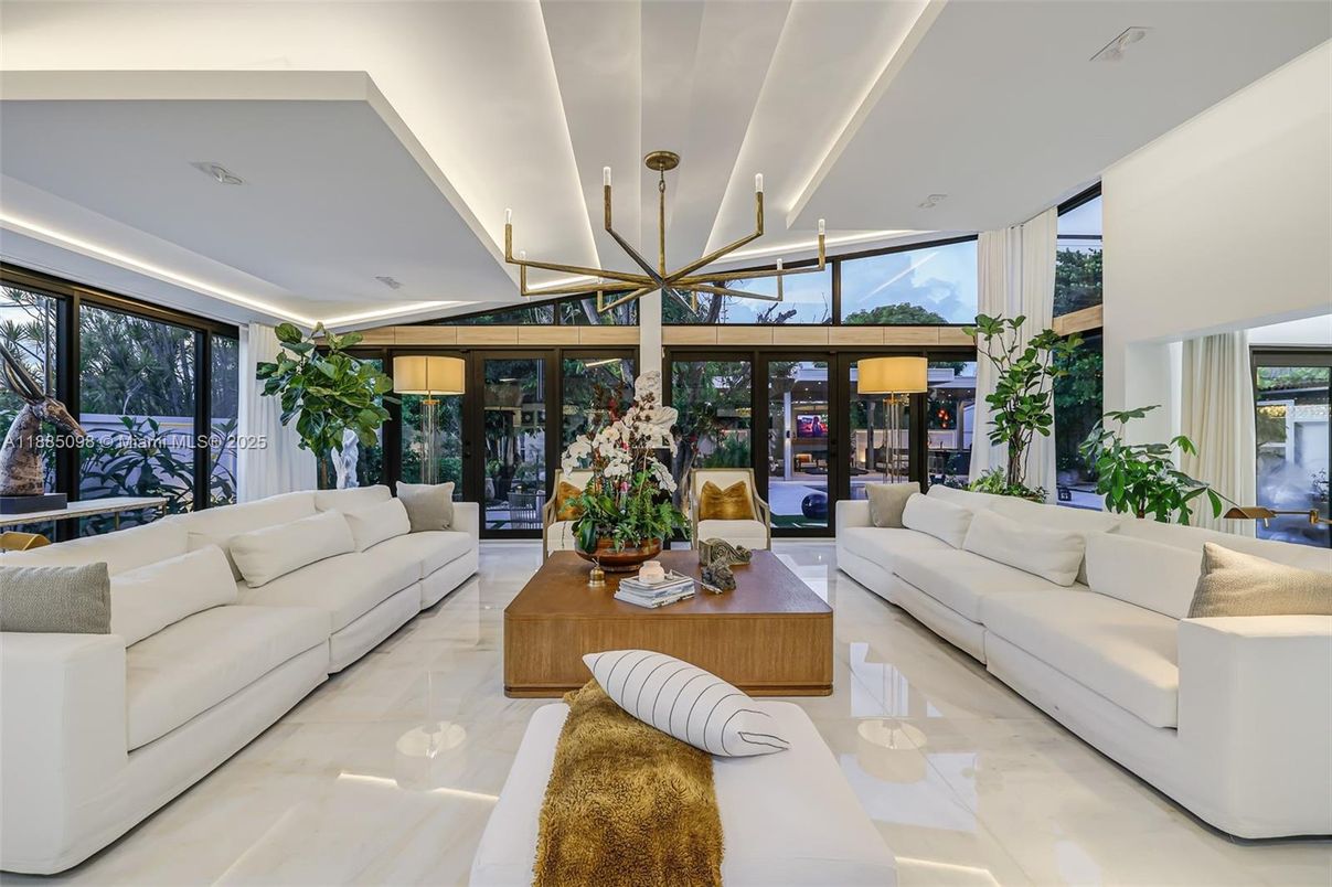 Interior, Living room, Pendant Lights, Recessed Lighting
