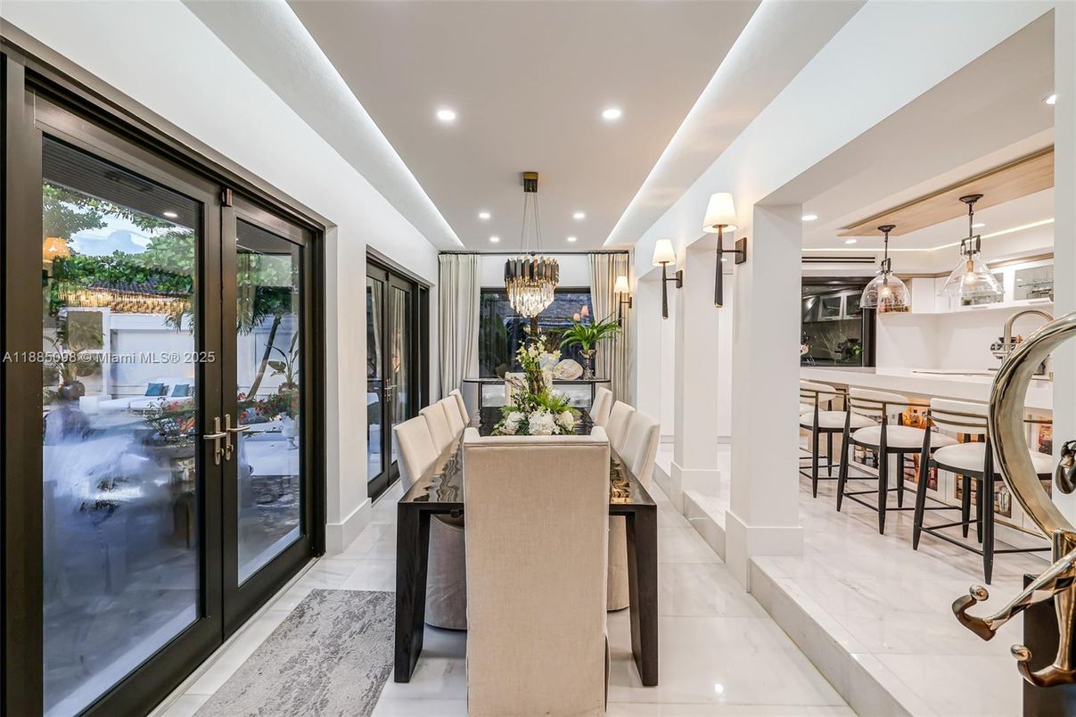 Chandelier, Dining room, Interior, Marble, Pendant Lights, Recessed Lighting