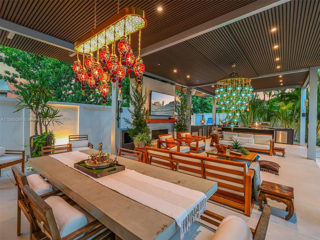 Dining room, Interior, Living room, Pendant Lights, Recessed Lighting