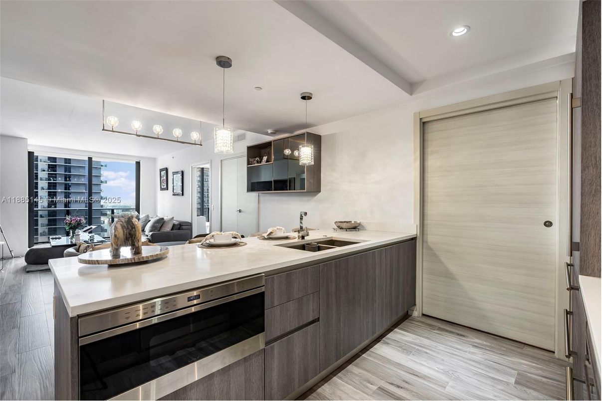 Interior, Kitchen, Living room, Pendant Lights, Recessed Lighting, Wood Texture Flooring