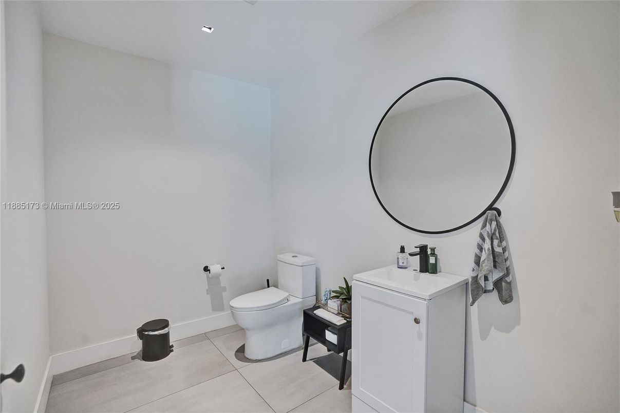 Bathroom, Interior, Recessed Lighting