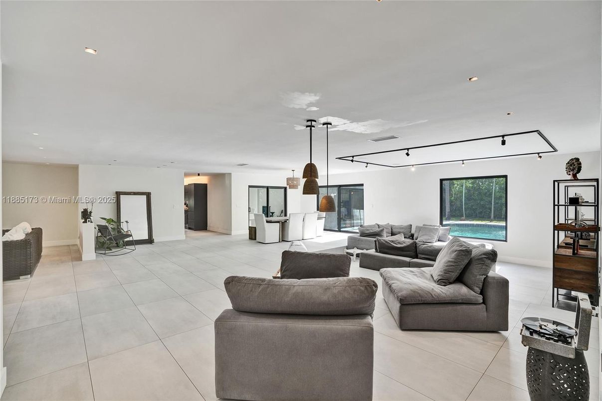 Interior, Living room, Pendant Lights, Recessed Lighting
