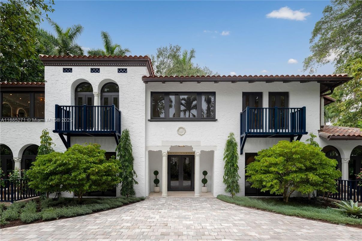 Exterior, Facade, Spanish Mediterranean