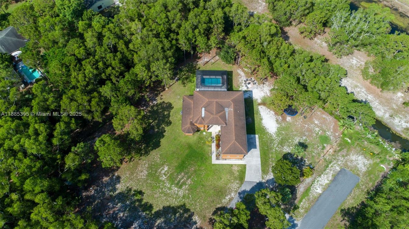 Exterior, Drone
