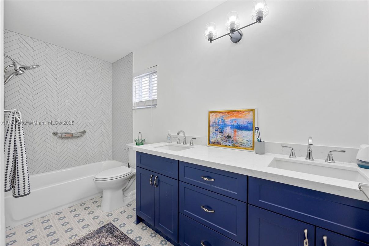 Bathroom, Dual Sink Vanities, Interior