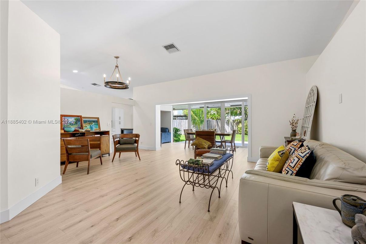 Dining room, Interior, Living room, Pendant Lights, Recessed Lighting, Wood Texture Flooring