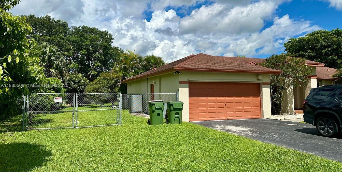 Detached Garage, Exterior