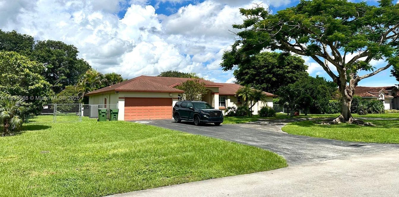 Backyard, Detached Garage, Exterior