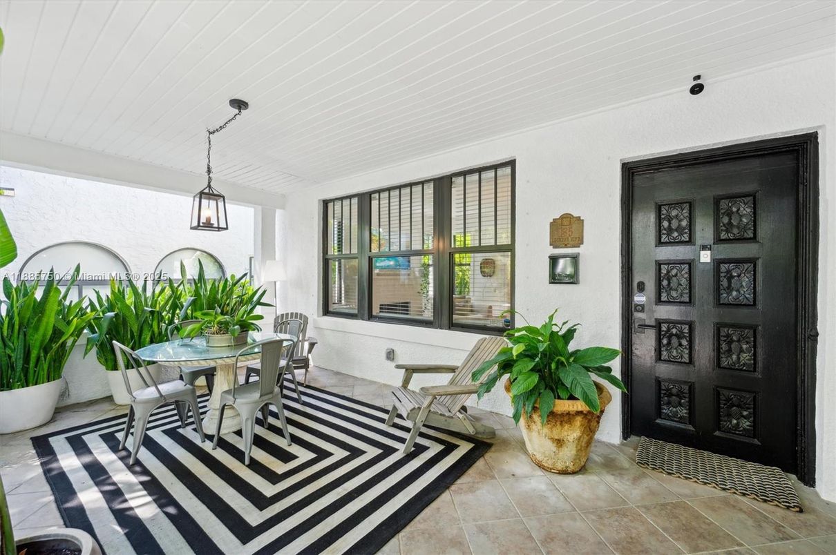 Dining room, Interior, Pendant Lights